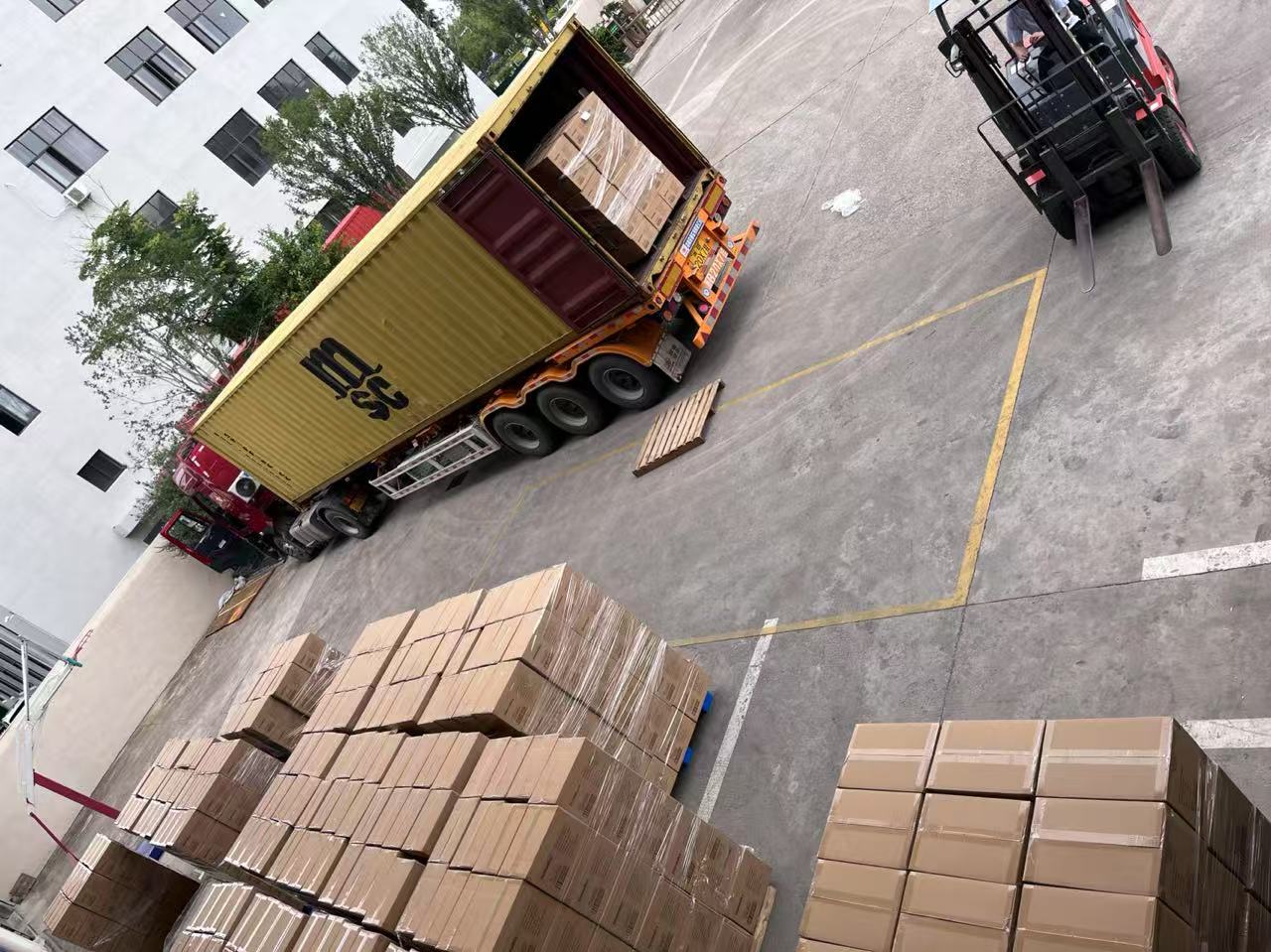 Landsign успешно отгружает партии товаров